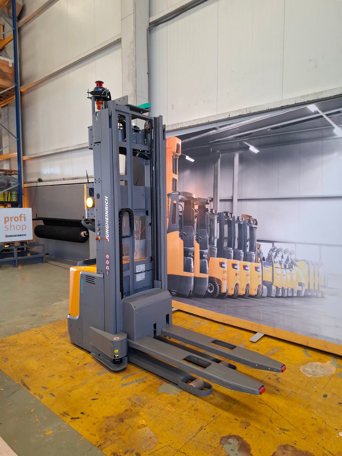 Stand-in automated pallet stacker AGV carrying a pallet — illustrative only, not a Hyundai Wia or Kia product